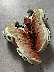 Nike Air Max Plus кросівки рожево-бежеві - multicolor, розмір 43 - фото 1