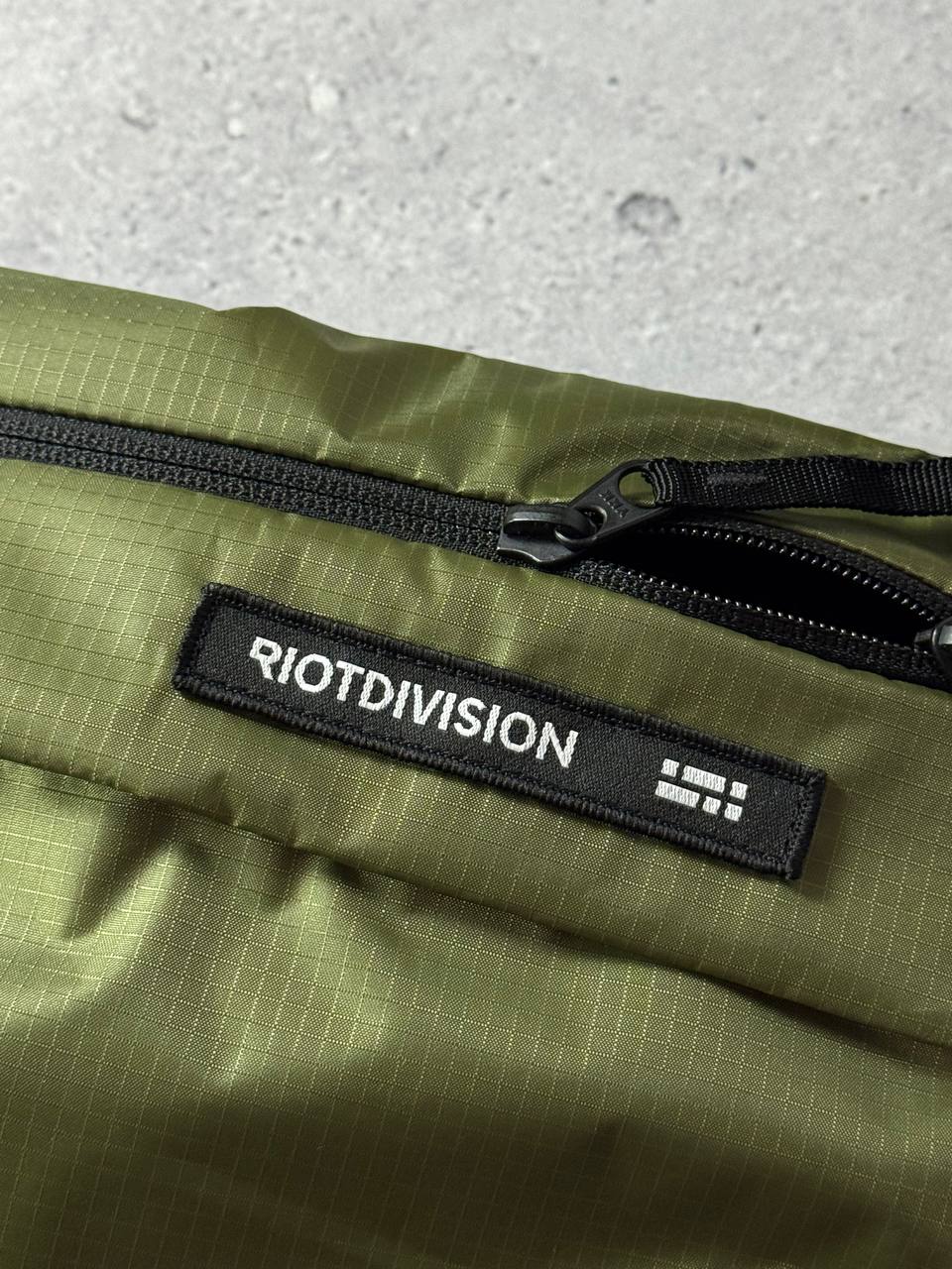 Riot Division сумка через плече з сітчастою кишенею - green, розмір one_size - фото 3