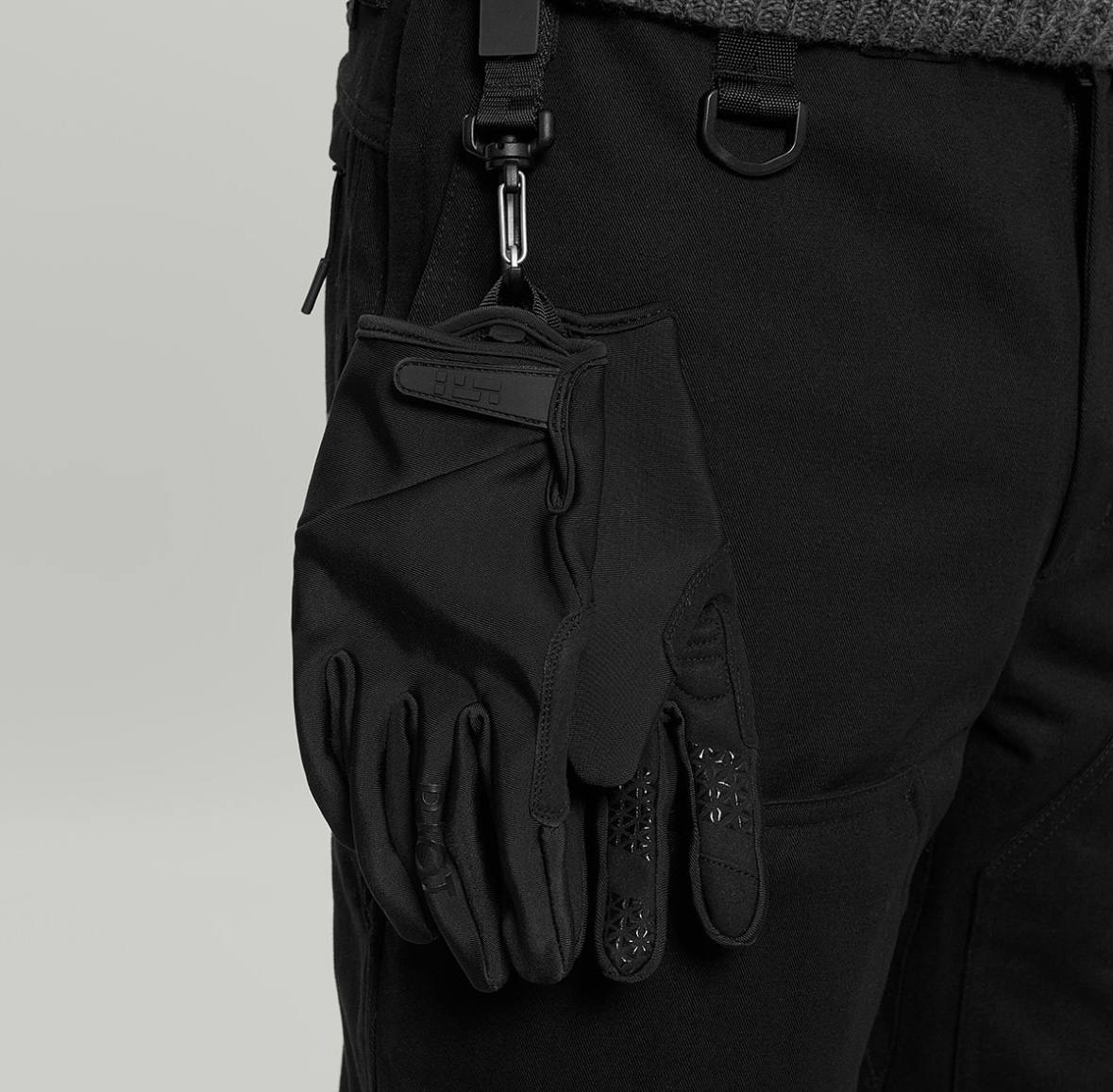 Riot Division рукавички чорні з рельєфним декором - black, розмір one_size - фото 9