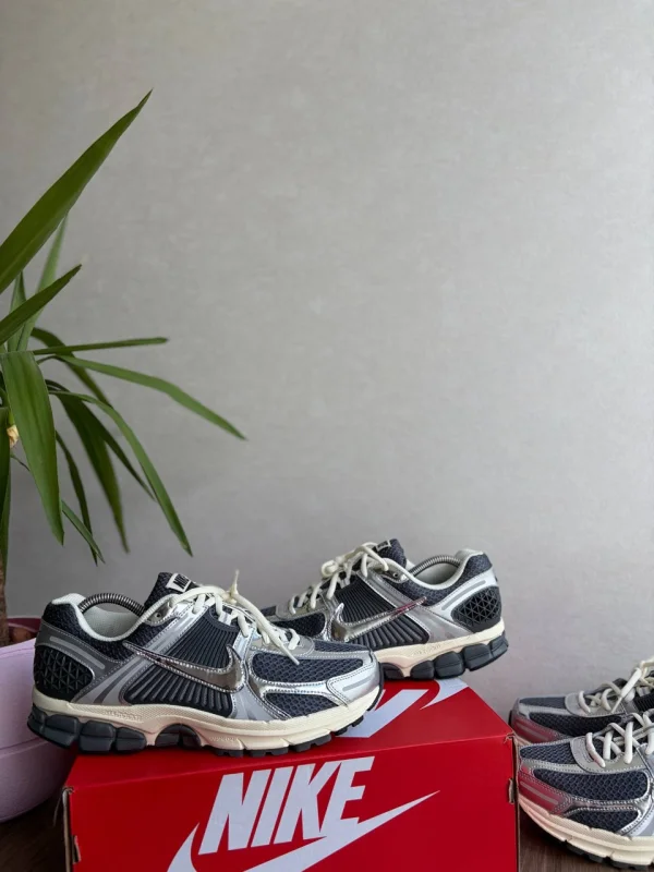 Nike Zoom Vomero 5 Iron Grey Chrome - grey, розмір 42