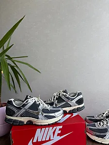 Nike Zoom Vomero 5 Iron Grey Chrome - grey, розмір 42 - фото 1