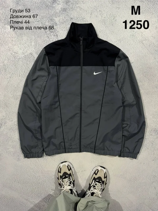 Nike вітровка чорно-сіра - розмір M