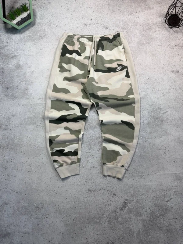 Nike спортивні штани камуфляжні - розмір L