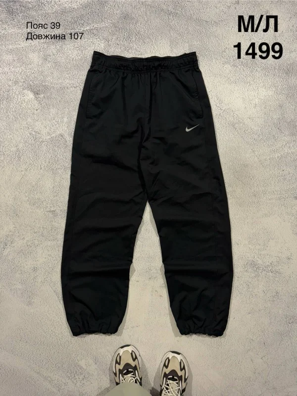 Nike спортивні штани чорні - розмір M
