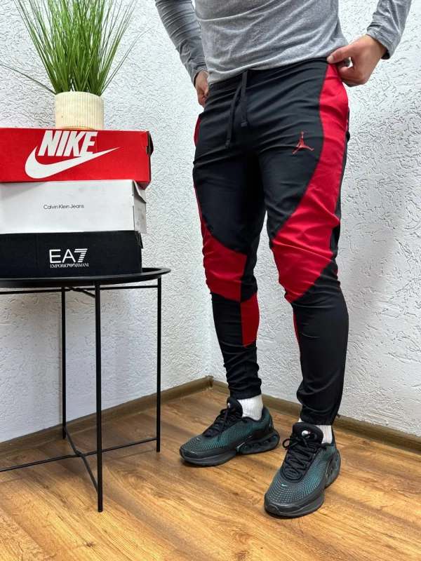 Nike Jordan спортивні штани чорно-червоні - розмір S