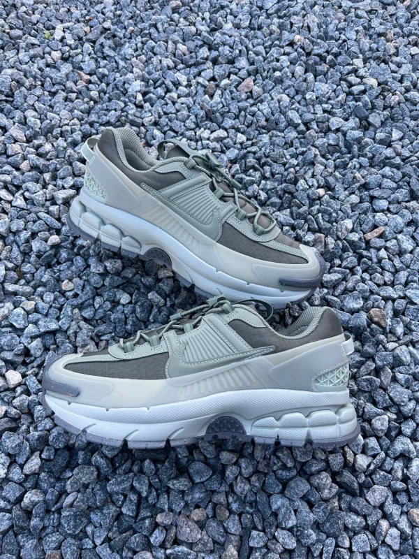 Nike Zoom Vomero Roam сіро-зелені - розмір 41