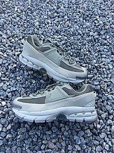 Nike Zoom Vomero Roam сіро-зелені - розмір 41 - фото 1