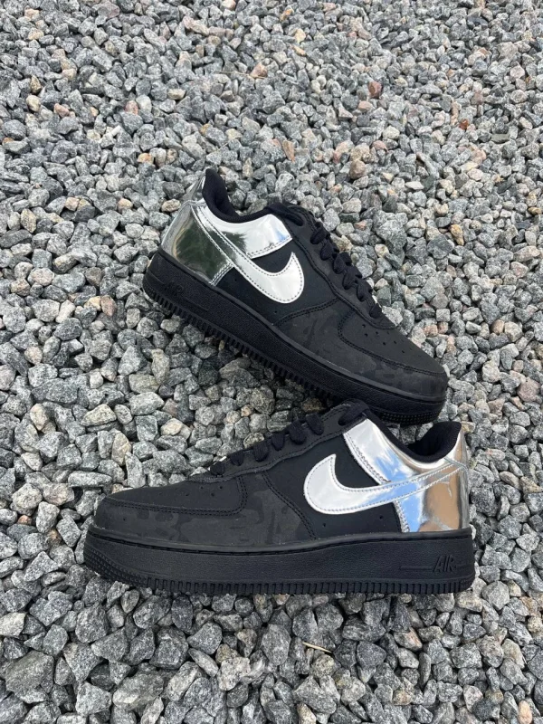 Nike Air Force кросівки чорні зі сріблястими деталями - розмір 40