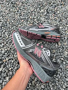 New Balance 1906R сірі, чорні та рожеві - розмір 41 - фото 7