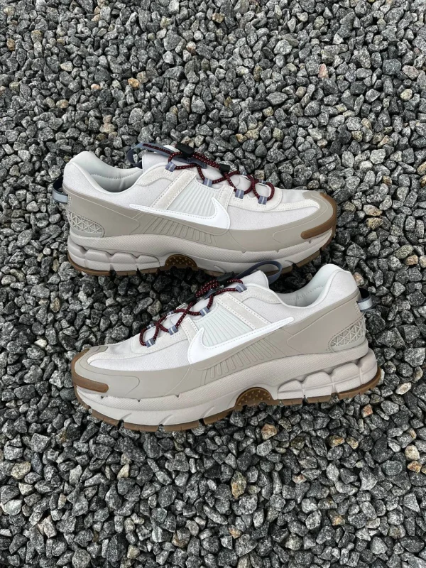 Nike Zoom Vomero Roam кросівки білі - розмір 41