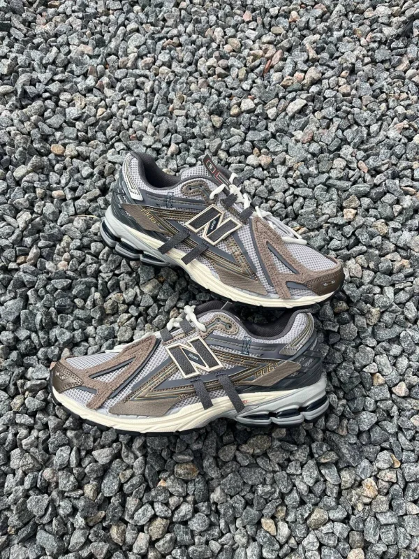 New Balance 1906A сірі - розмір 42