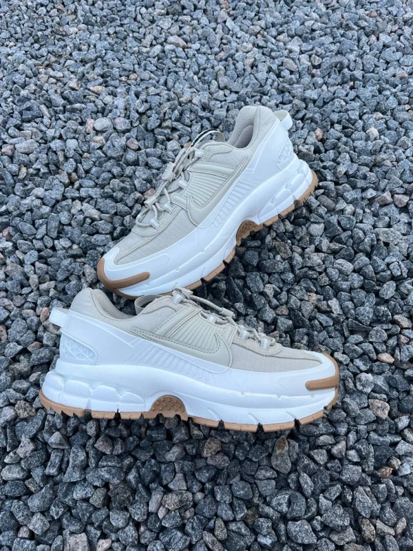Nike Vomero Roam кросівки білі - розмір 36