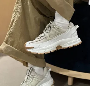 Nike Vomero Roam кросівки білі - розмір 36 - фото 6