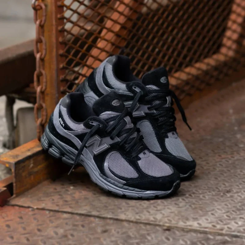 New Balance 2002R чорно-сірі - розмір 44