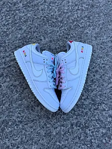 Nike Dunk SB Low Be True білі - розмір 41 - фото 9