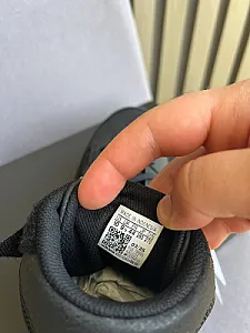 Adidas кросівки чорні - розмір 41 - фото 7