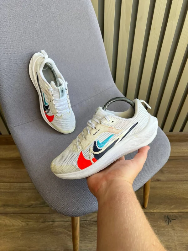 Nike Pegasus 40 кросівки білі - розмір 38