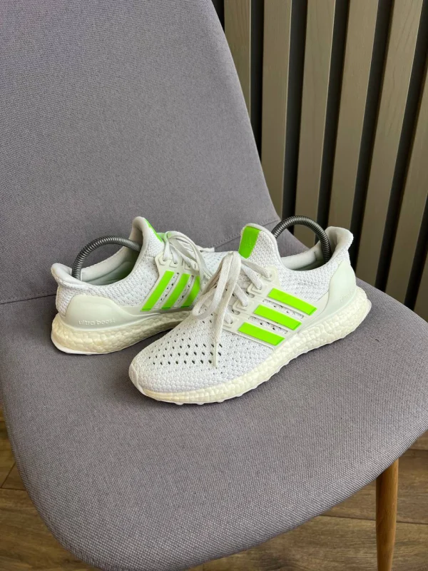 Adidas Ultra Boost кросівки білі - розмір 38
