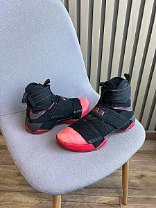 Nike кросівки чорні з червоними деталями - розмір 40 - фото 1