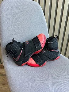 Nike кросівки чорні з червоними деталями - розмір 40 - фото 2