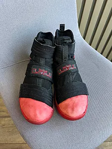 Nike кросівки чорні з червоними деталями - розмір 40 - фото 4