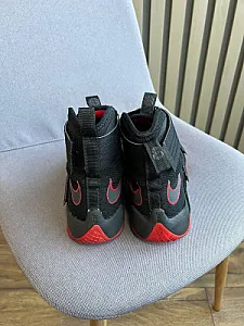 Nike кросівки чорні з червоними деталями - розмір 40 - фото 5