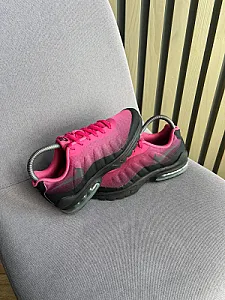 Nike кросівки рожеві та чорні - розмір 36 - фото 2