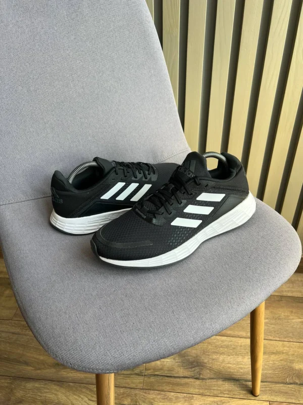 Adidas кросівки чорно-білі - розмір 41