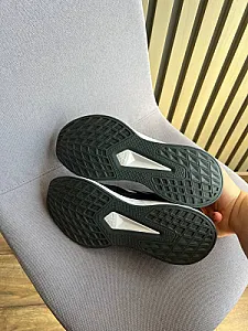 Adidas кросівки чорно-білі - розмір 41 - фото 6