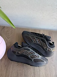Adidas Yeezy 700 V3 Clay Brown - розмір 41 - фото 2