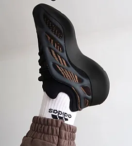 Adidas Yeezy 700 V3 Clay Brown - розмір 41 - фото 9