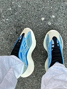 Adidas Yeezy 700 V3 Arzareth - розмір 41 - фото 9