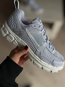 Nike Zoom Vomero 5 сріблясті - розмір 38 - фото 2