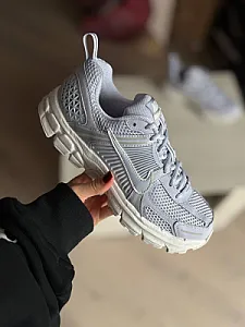 Nike Zoom Vomero 5 сріблясті - розмір 38 - фото 3