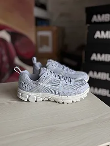 Nike Zoom Vomero 5 сріблясті - розмір 38 - фото 5