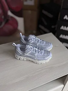 Nike Zoom Vomero 5 сріблясті - розмір 38 - фото 6