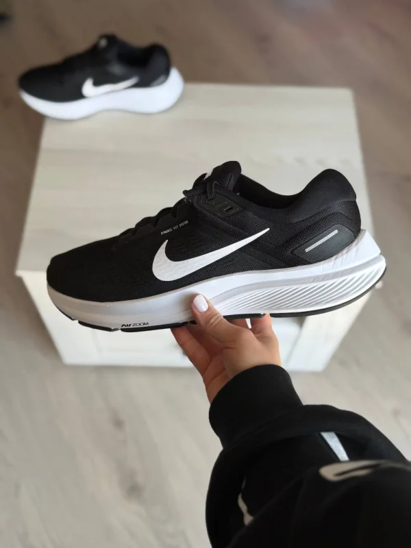 Nike Air Zoom Structure 24 чорно-білі - розмір 42
