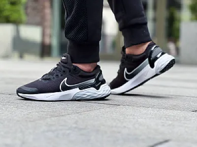 Nike Renew Run 3 чорні - розмір 42 - фото 2