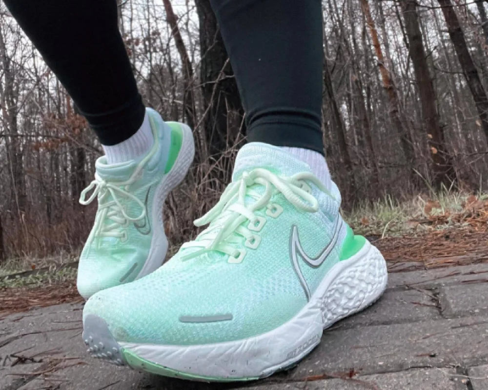 Nike ZoomX Invincible Run Flyknit 2 м'ятно-білі - розмір 42