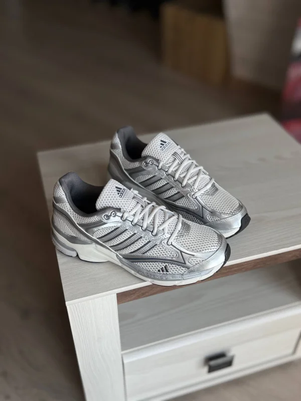Adidas Spiritain 2000 сріблясті - розмір 45
