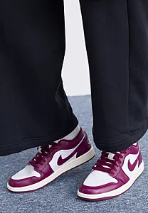 Nike Air Jordan 1 Low Bordeaux бордові - розмір 43 - фото 2