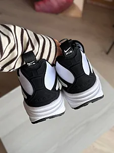 Nike Air Max SNDR чорно-білі - розмір 45 - фото 4