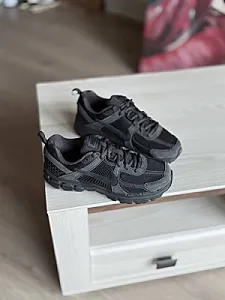 Nike Zoom Vomero 5 чорні - розмір 38 - фото 1