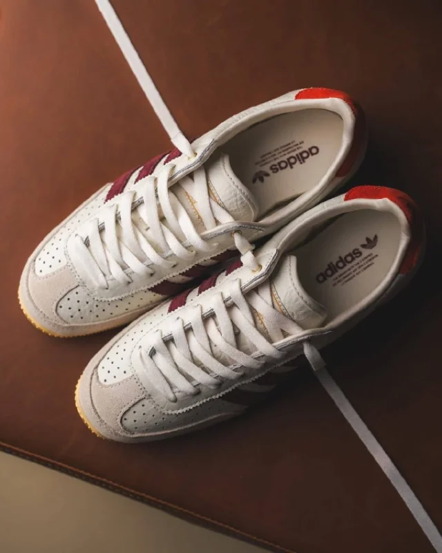 Adidas Japan кремово-білі з бордовими смужками - розмір 44