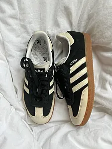 Adidas Samba чорні з білими смугами - розмір 40 - фото 1