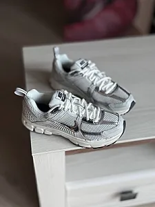 Nike Zoom Vomero 5 White/Metallic - розмір 38 - фото 5