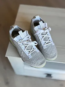 Nike Air Vapormax 2021 FK світло-сірі - розмір 37 - фото 2