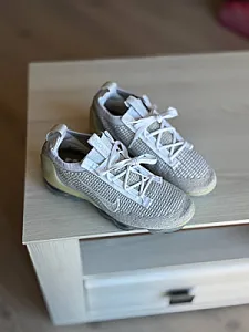 Nike Air Vapormax 2021 FK світло-сірі - розмір 37 - фото 4