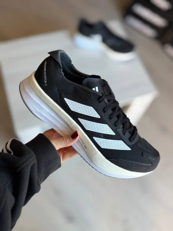 Adidas Adizero Boston 11 чорні - розмір 41
