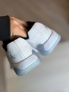 Nike Air Jordan 11 Cmft Low білі - розмір 38 - фото 4